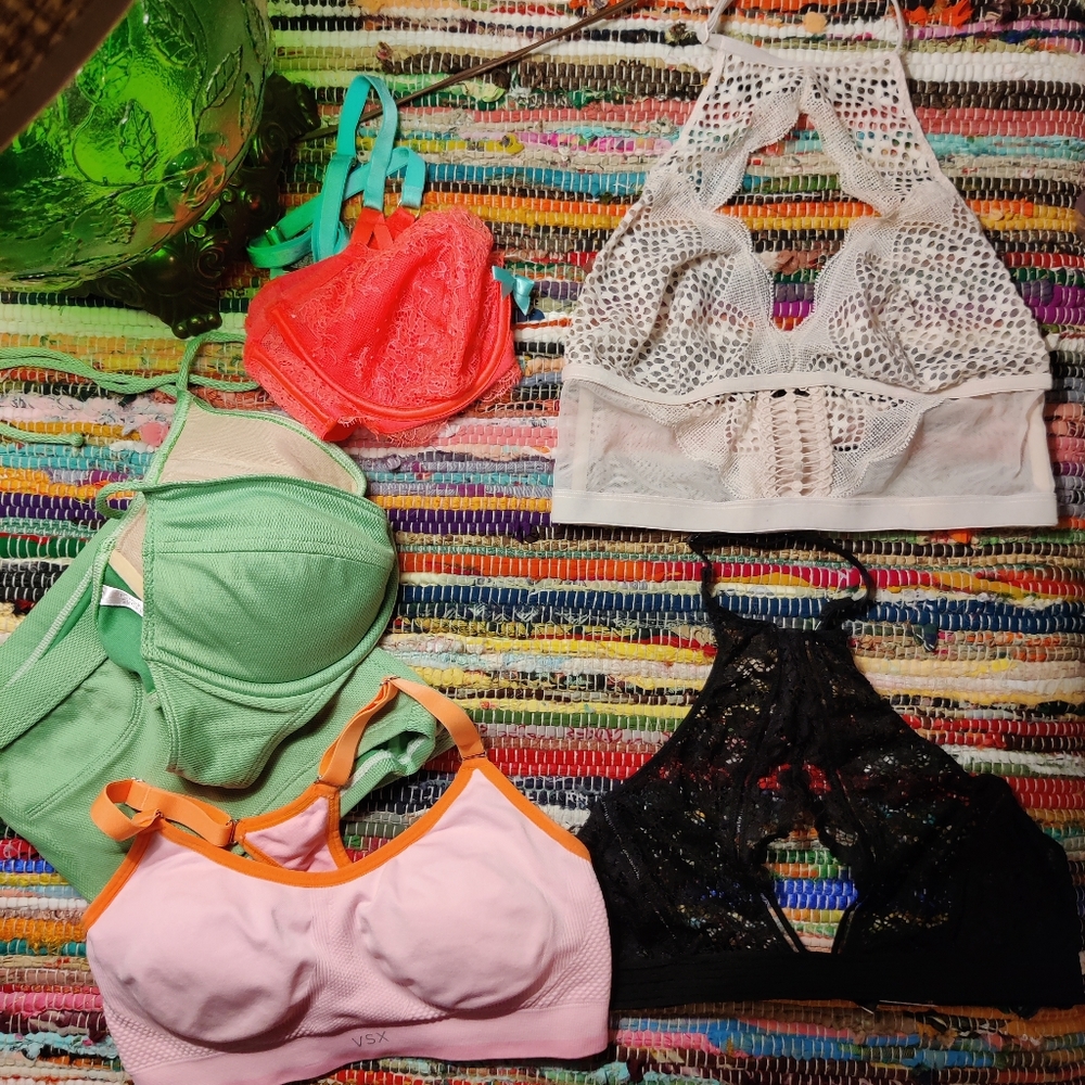 Victoria secret bundle of bras - Picture 1 of 2